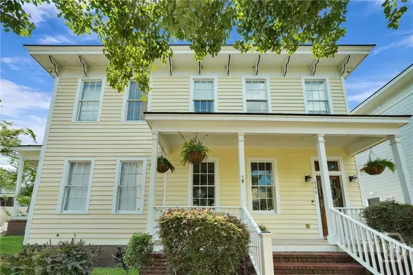 221 E 32nd ST, Savannah, GA 31401