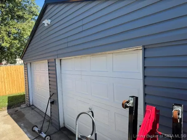 Jeffersonville, IN 47130,6112 Carr CIR