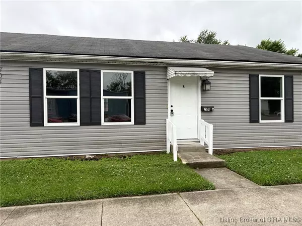 704 E Utica ST #A, Sellersburg, IN 47172