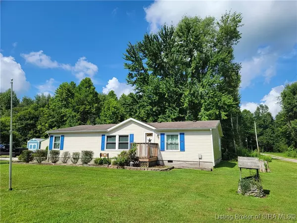 8067 N OLIVER LN, Dupont, IN 47231