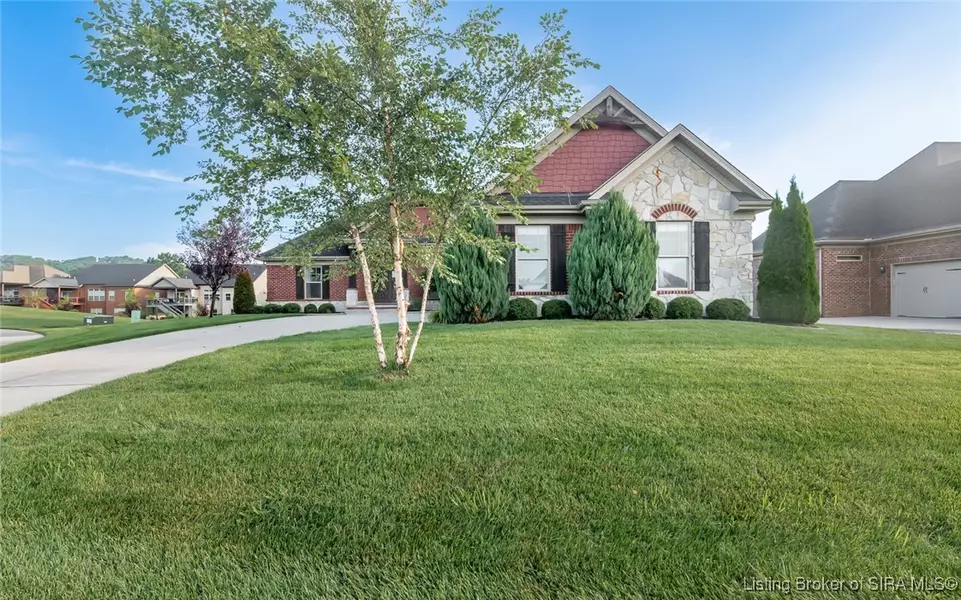 3008 Saratoga LN, Sellersburg, IN 47172