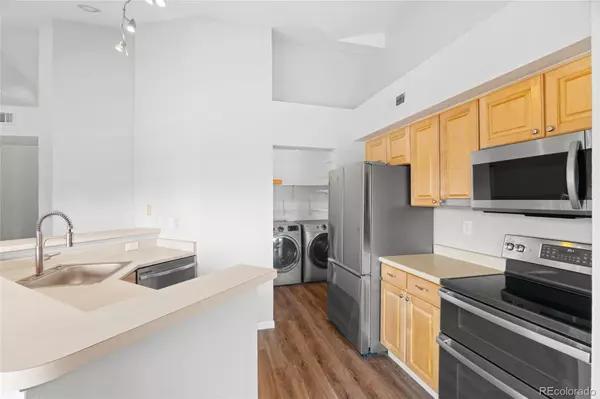 Greenwood Village, CO 80111,6001 S Yosemite ST #J301