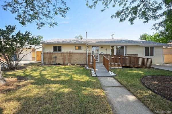 6905 W Calahan AVE, Lakewood, CO 80232