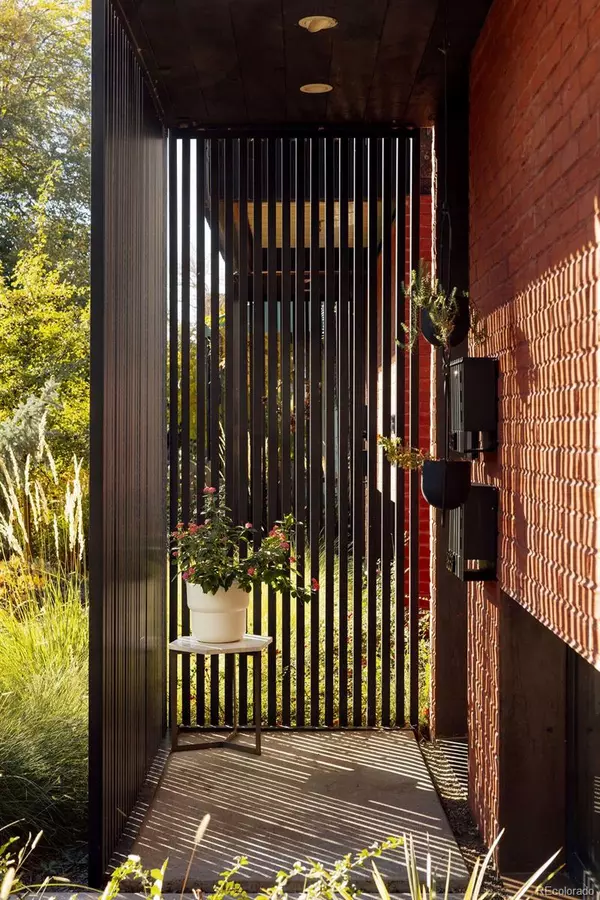 Denver, CO 80205,3837 N High ST