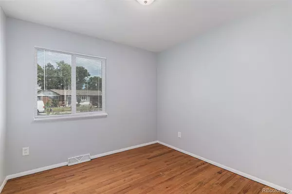 Denver, CO 80246,867 S Grape ST