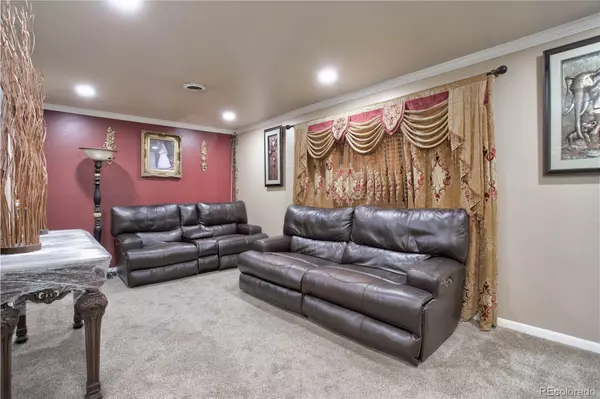 Aurora, CO 80010,905 Paris ST