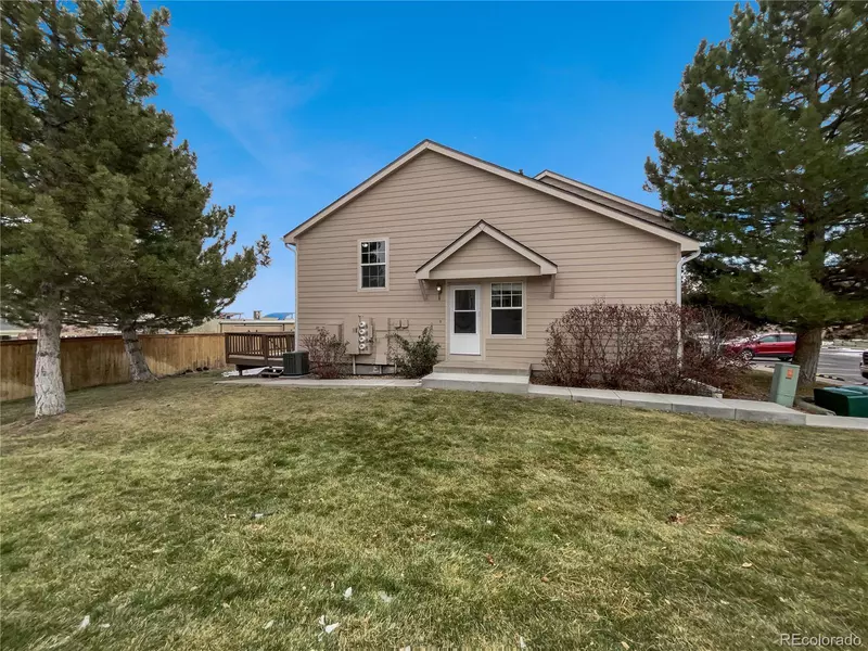 1226 S Zeno CIR #A, Aurora, CO 80017