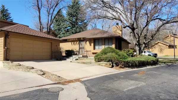 7 S Eagle CIR, Aurora, CO 80012