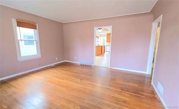 Colorado Springs, CO 80903,916 Custer AVE