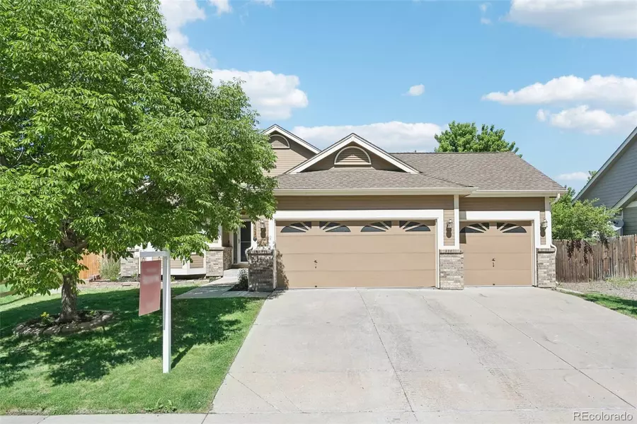 5879 S Versailles ST, Aurora, CO 80015