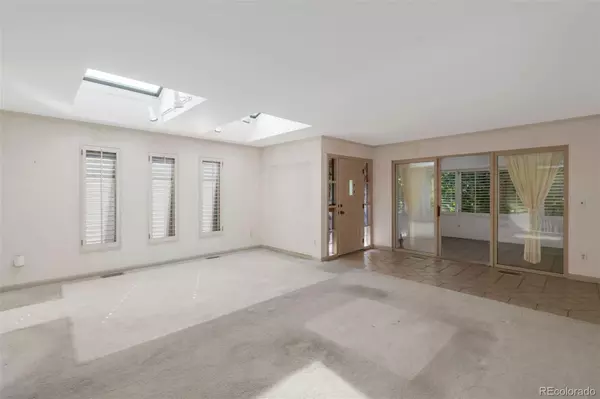 Denver, CO 80206,2525 E 5th AVE