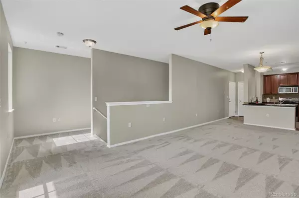 Englewood, CO 80112,15460 Canyon Gulch LN #210