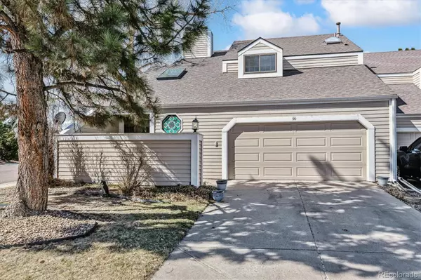 90 S Fraser CIR, Aurora, CO 80012