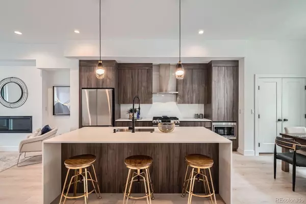 Lakewood, CO 80215,2124 Applewood DR