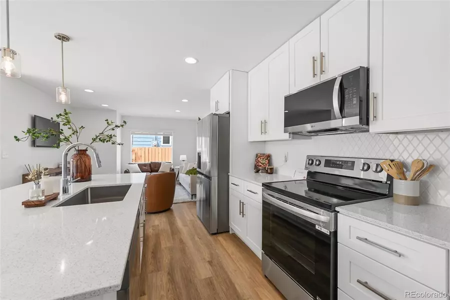 1291 N Akron ST, Aurora, CO 80010
