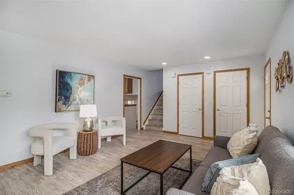 Centennial, CO 80122,4922 E Davies DR