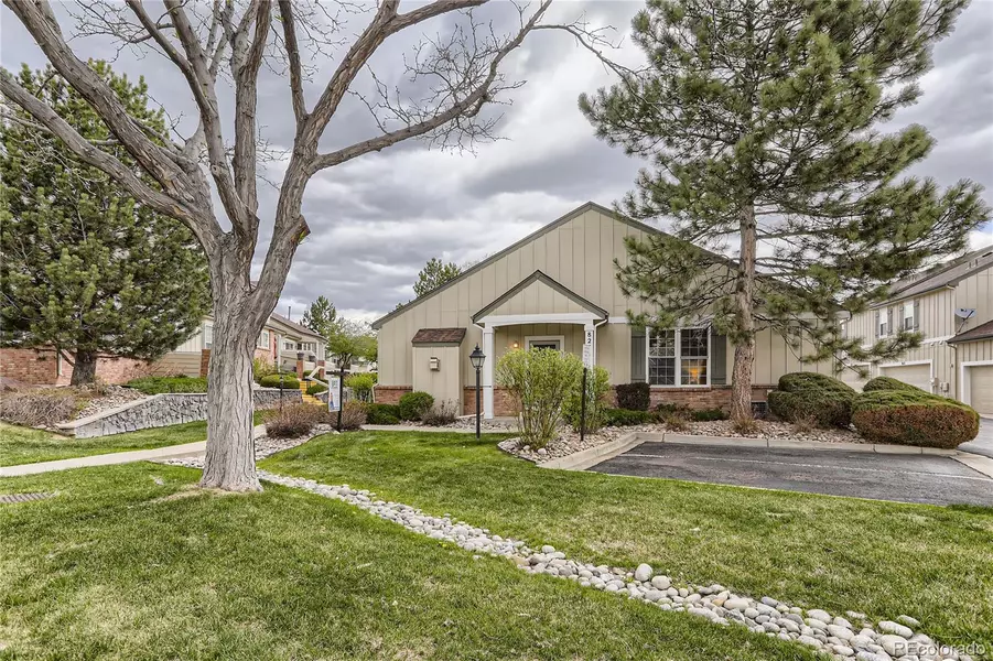 827 S Evanston CIR, Aurora, CO 80012