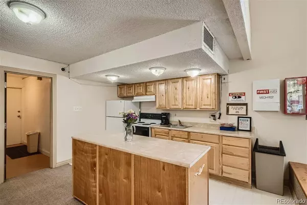 Denver, CO 80237,7455 E Quincy AVE #204