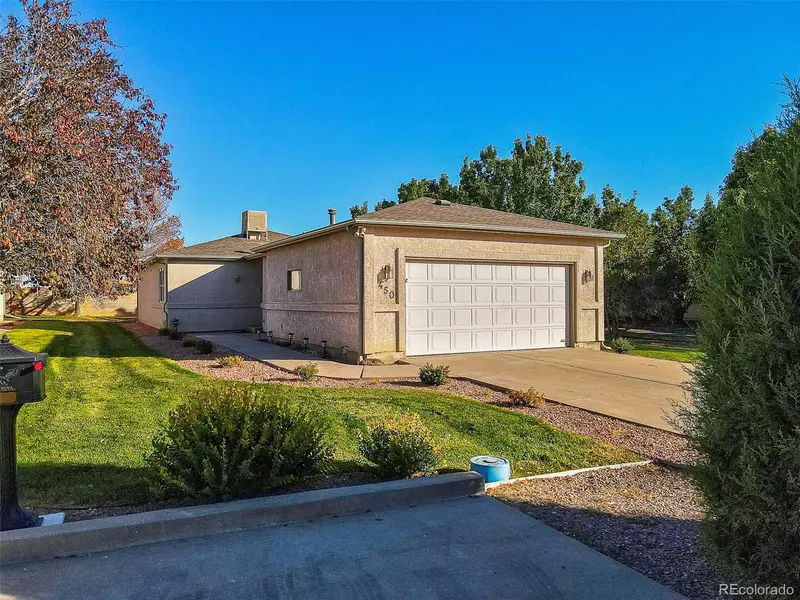 450 S Soaring Eagle DR, Pueblo West, CO 81007