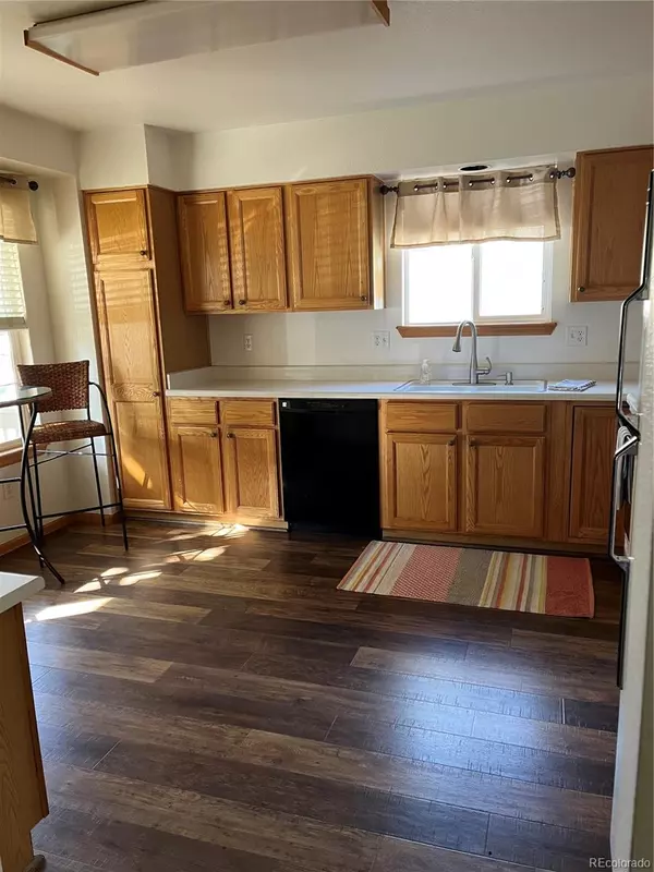 9724 W Euclid DR,  Littleton,  CO 80123