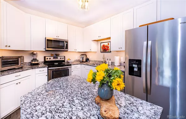 Longmont, CO 80504,804 Summer Hawk DR #9205