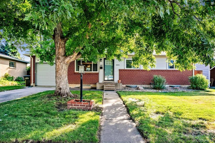 3084 S Zurich CT, Denver, CO 80236