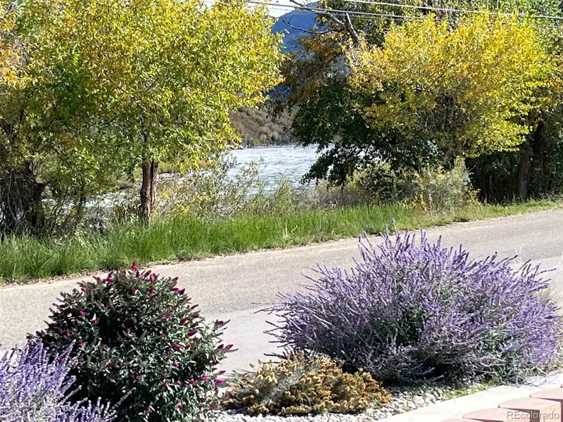 534 Old Stage RD, Salida, CO 81201