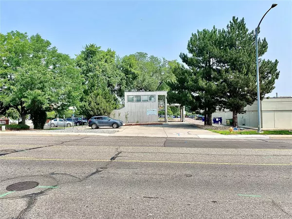 7805 W 38th AVE, Wheat Ridge, CO 80033