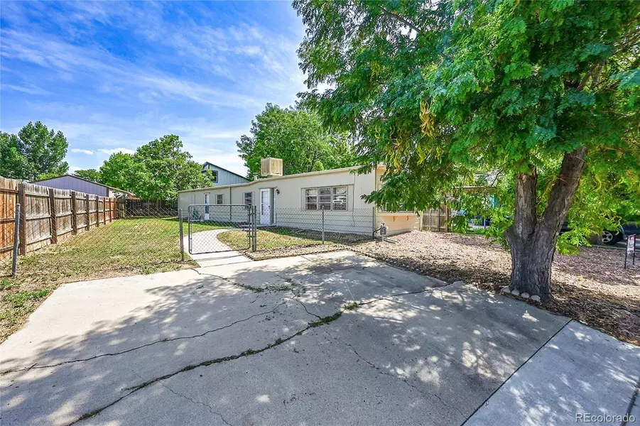 900 Glen Dale ST, Dacono, CO 80514