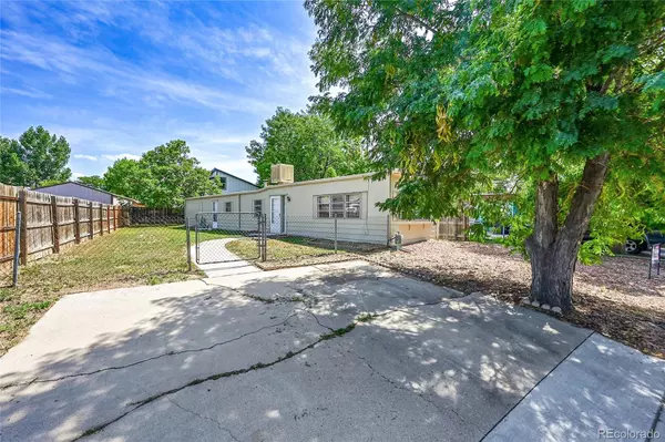 900 Glen Dale ST, Dacono, CO 80514