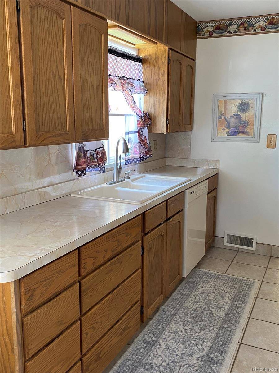 Hugo, CO 80821,109 4th AVE