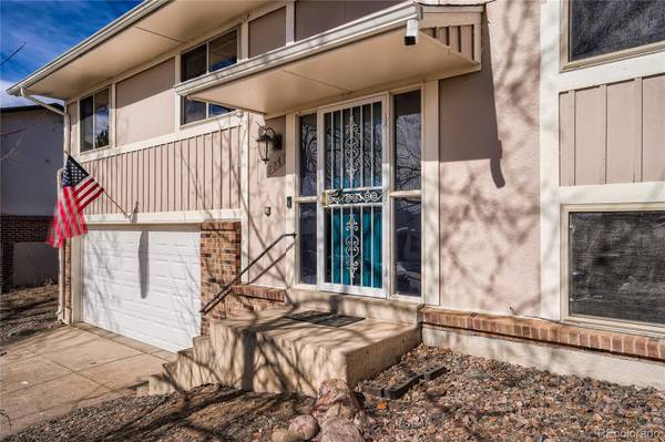 2051 S Devinney CT, Lakewood, CO 80228