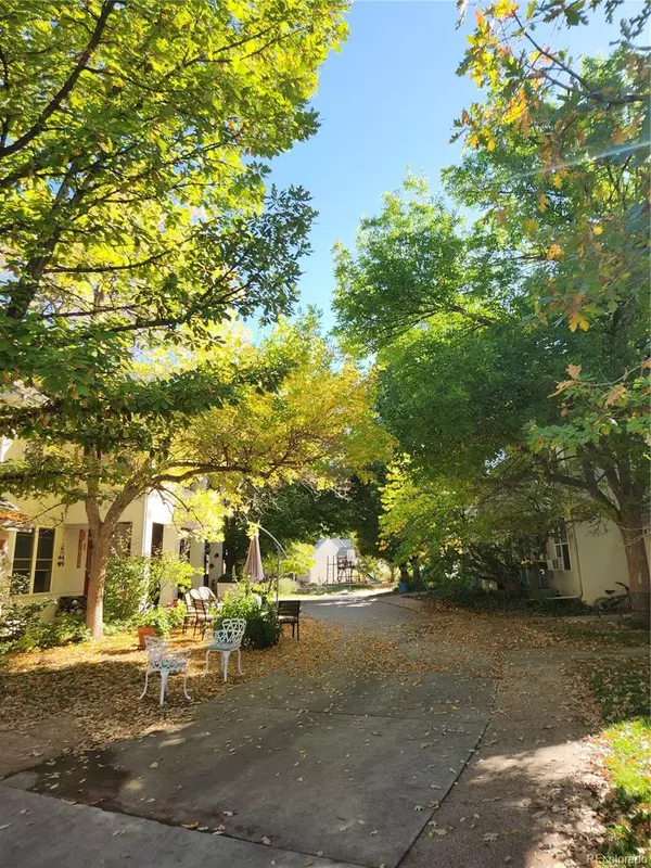 1613 W Canal CT, Littleton, CO 80120