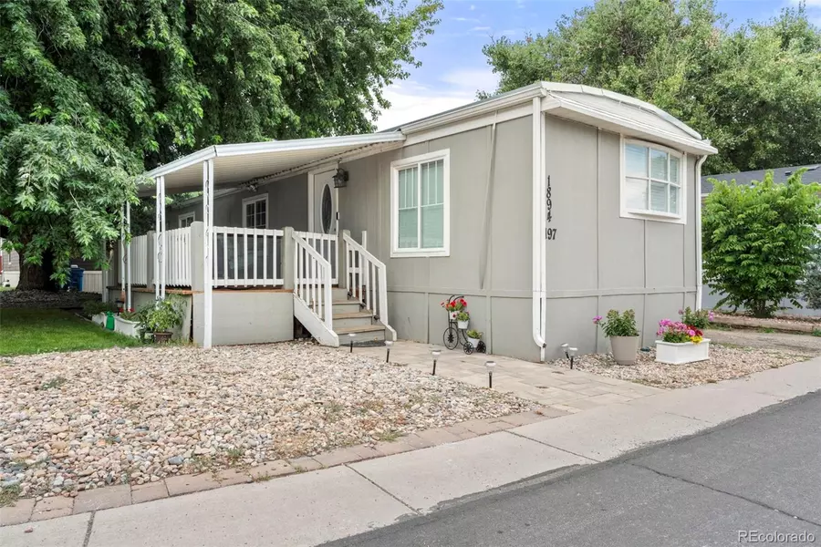 1894 Eisenhower WAY, Aurora, CO 80011