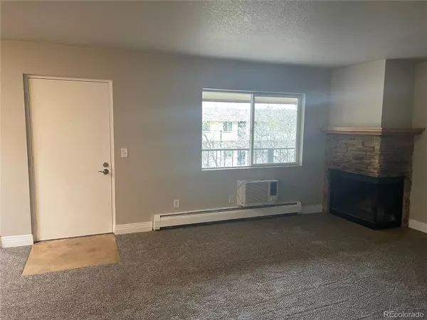 Denver, CO 80222,5770 E Warren AVE #315