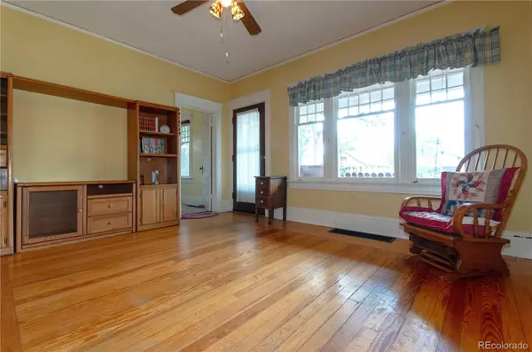 Colorado Springs, CO 80903,806 E Saint Vrain ST