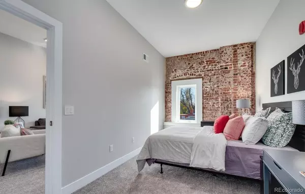 Denver, CO 80209,300 S Logan ST #210