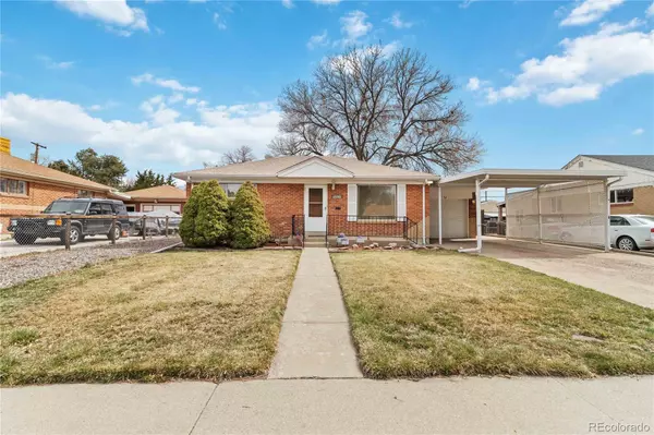 6900 Avrum DR, Denver, CO 80221