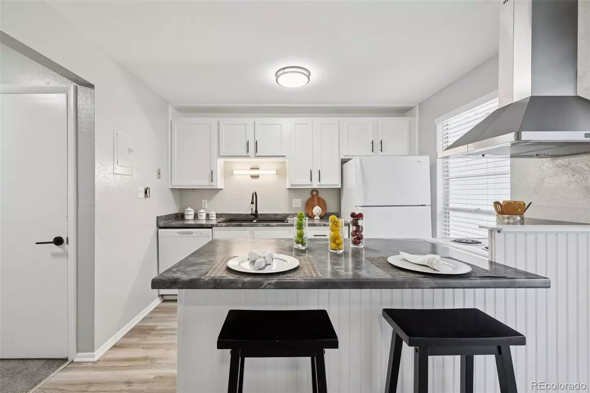 Aurora, CO 80011,155 Paris CIR