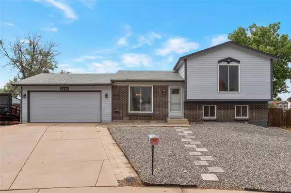 2493 S Kalispell CIR, Aurora, CO 80013