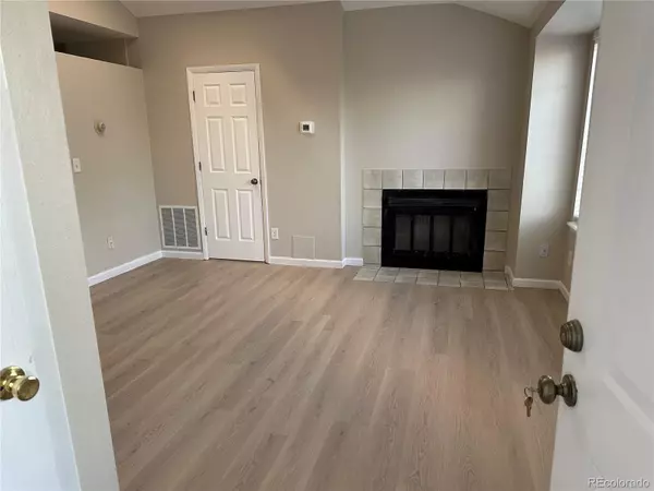 Aurora, CO 80017,882 S Uravan CT