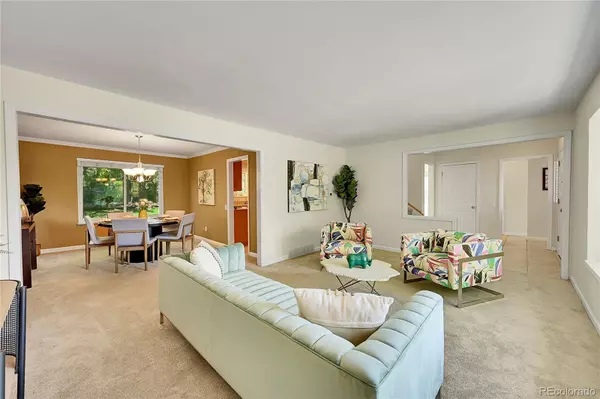 Centennial, CO 80112,6834 S Willow ST