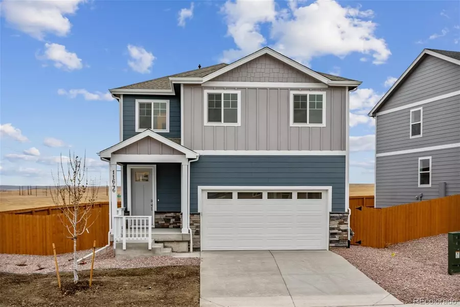 842 Crest ST, Lochbuie, CO 80603