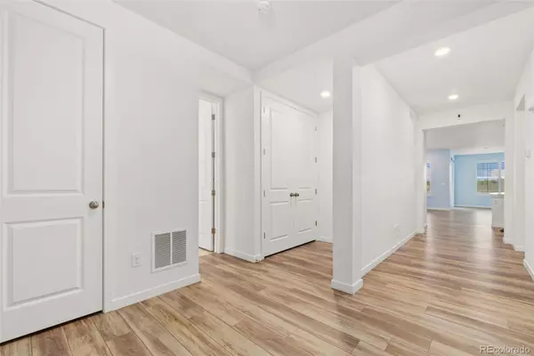 Aurora, CO 80018,872 S Flat Rock WAY