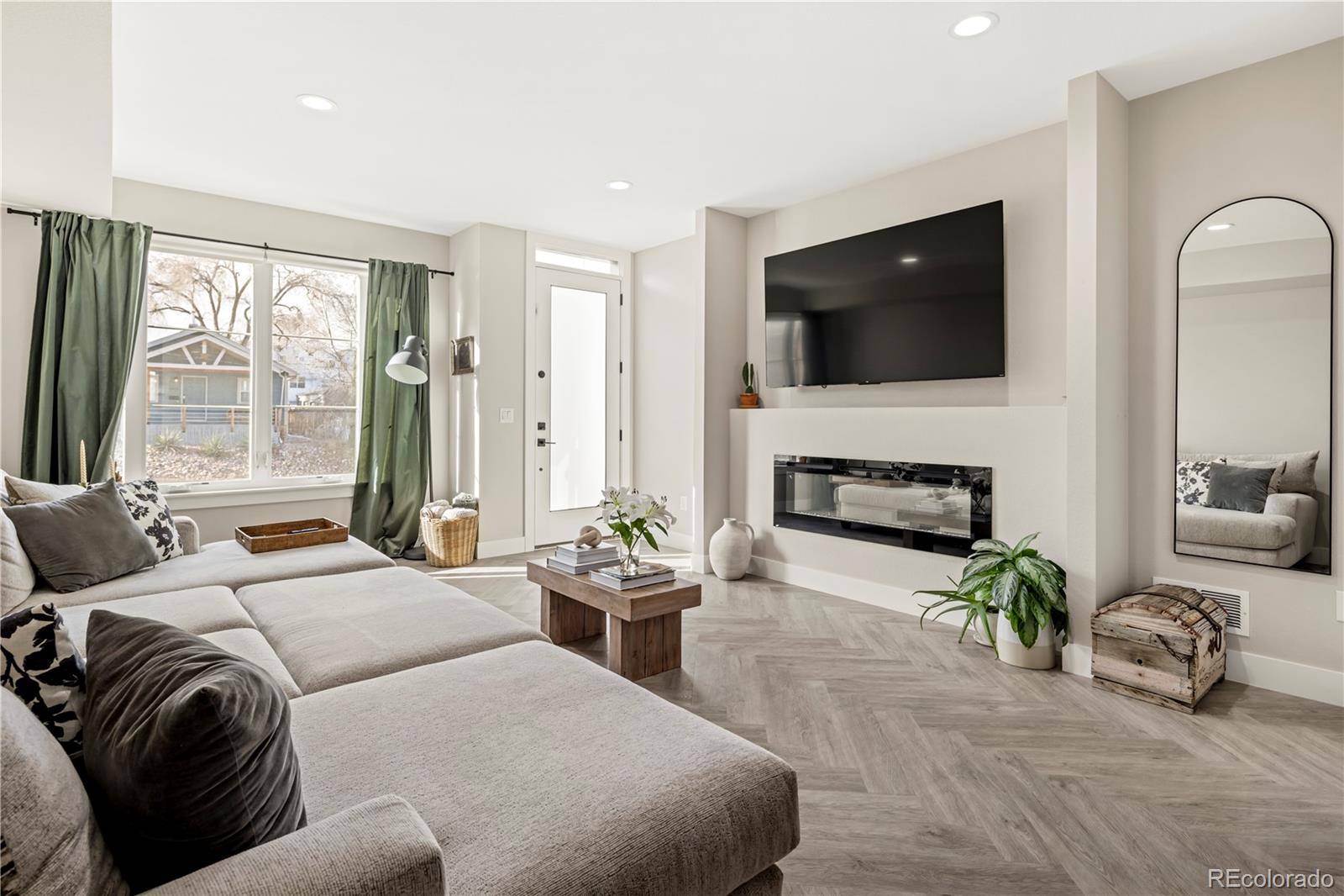 Denver, CO 80204,1074 Knox CT