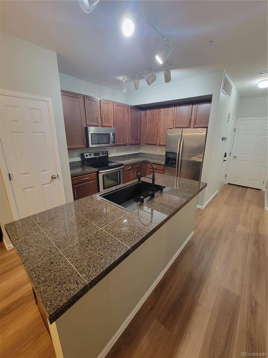 Denver, CO 80230,9637 E 5th #103