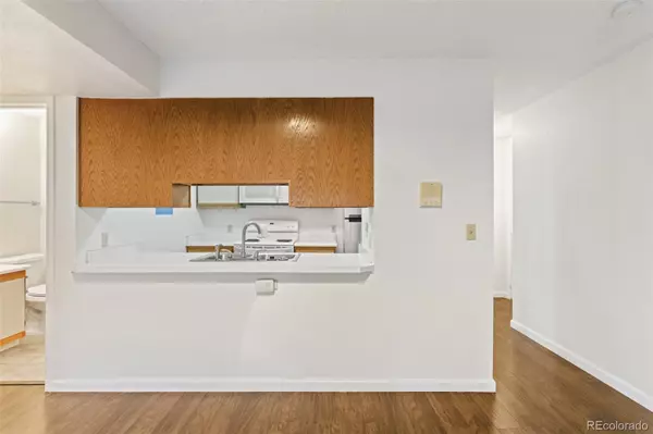 Englewood, CO 80111,6435 S Dayton ST #302