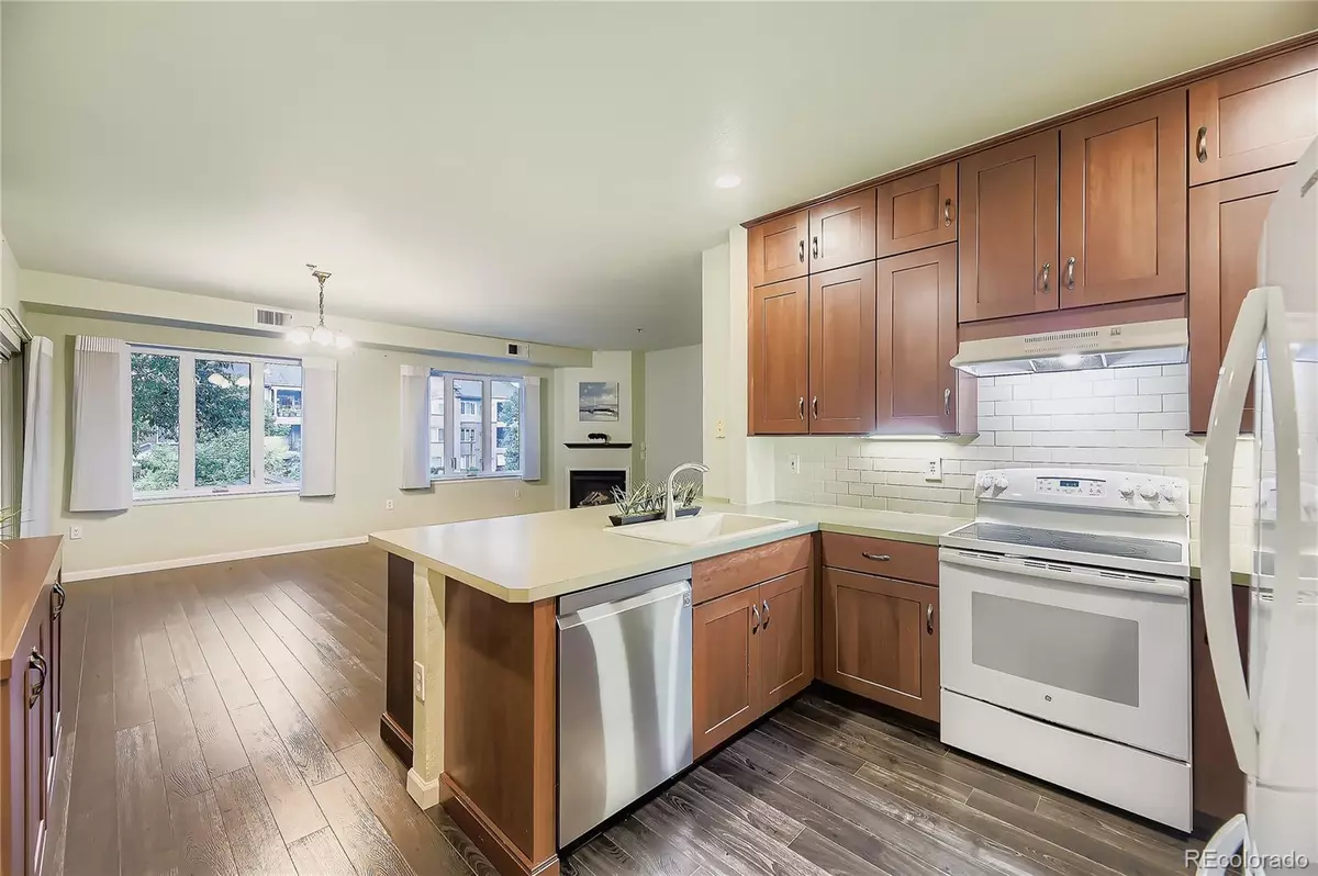 Littleton, CO 80123,2894 W Riverwalk CIR #B209