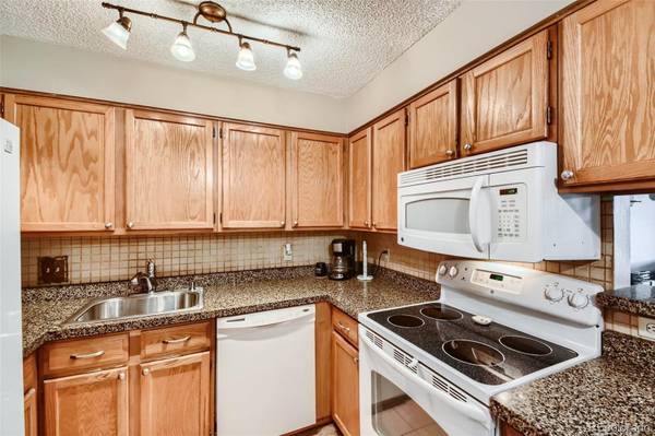 3344 S Ammons ST #205, Lakewood, CO 80227