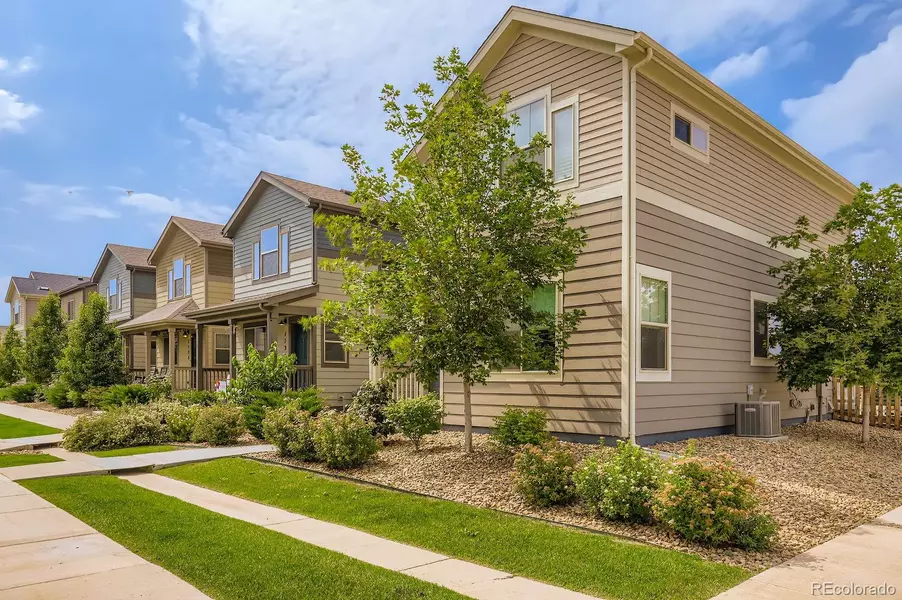 1137 Hummingbird CIR, Longmont, CO 80501